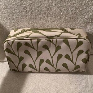 Clinque large cosmetic bag